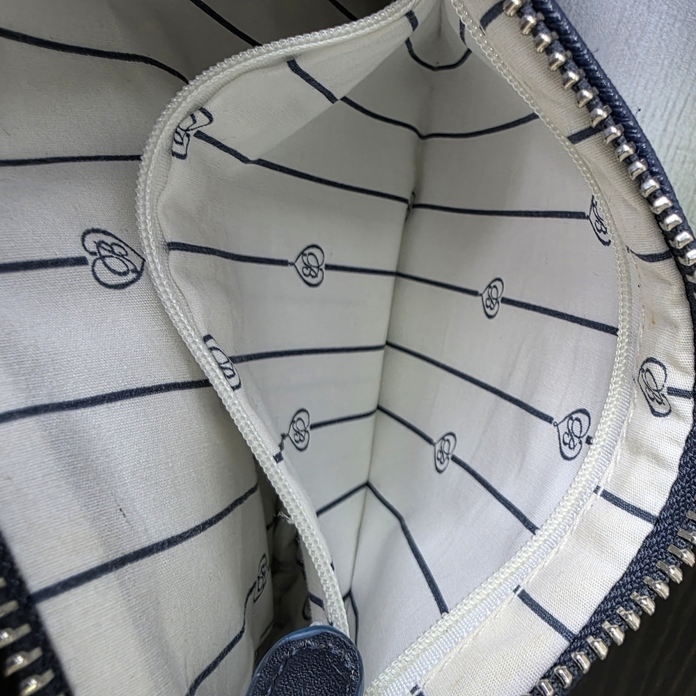 BRIGHTON Navy Blue Heart Design Mini Small Crossbody Purse Zippper Pockets - Picture 9 of 14